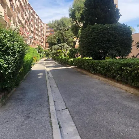 Luxurious Near The Airport Apartman