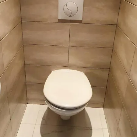 Luxurious Near The Airport *