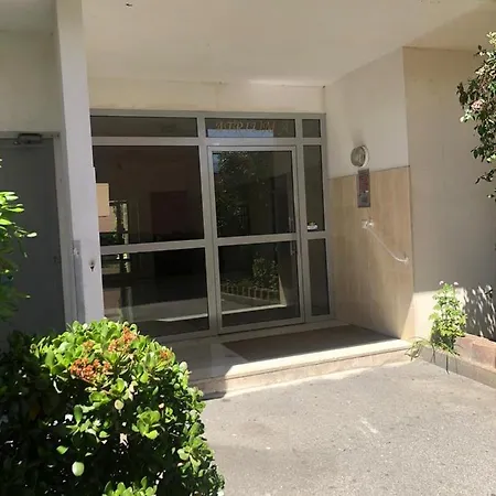 Luxurious Near The Airport Apartman *